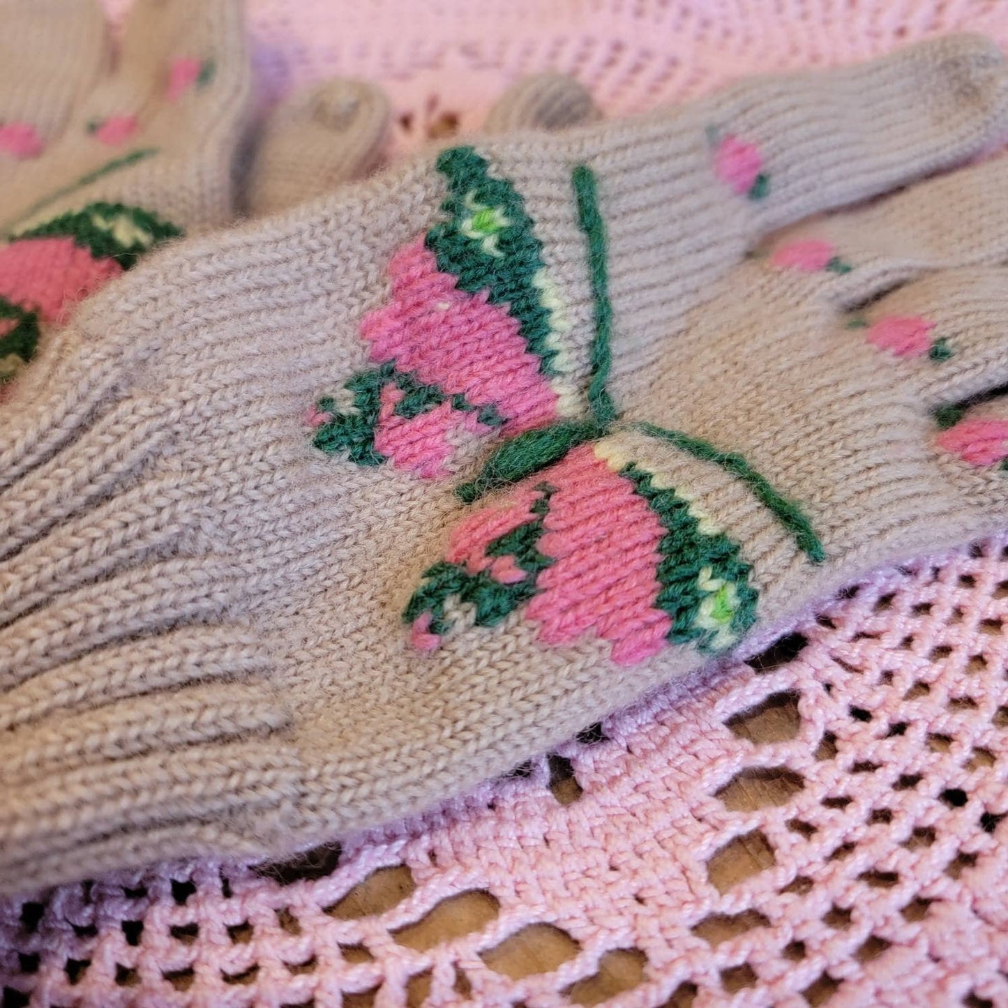 60s Butterfly Gloves